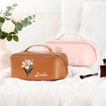 Gepersonaliseerde Geboorte Bloem PU Lederen Wijd Openende Cosmetische Tas met Naam Reis Opberg Cadeau voor Verjaardag voor Vrouwen