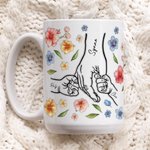 Personlig akvarellblomst 1-9 holdende hender keramisk krus med navn passer som gave til morsdag bursdag og andre anledninger