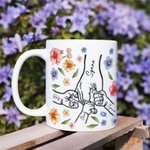 Personlig akvarellblomst 1-9 holdende hender keramisk krus med navn passer som gave til morsdag bursdag og andre anledninger