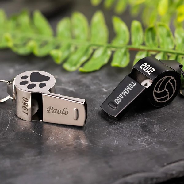 Fischietto con cordino personalizzato con nome e modelli diversi soprtivi - Regalo ideale per scuola o sport all'aperto per allenatori o insegnanti