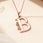 Tu inicial, tu historia - Collar personalizado con inicial y nombre - Regalo de cumpleaños graduación o aniversario
