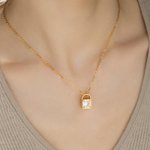 Collana con medaglione personalizzato con nome, gioielli di pregio, regalo di compleanno e anniversario per le donne.
