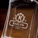 Decanter per whisky personalizzato con nome e corona floreale vintage, regalo di compleanno per la festa del papà per il barista uomo, papà