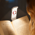 Personalizzato Fiore di nascita Personaggio dei cartoni animati LED Clip di lettura con nome e iniziale per la lettura Regalo di compleanno per amici topi di biblioteca