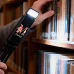 Personalizzato Fiore di nascita Personaggio dei cartoni animati LED Clip di lettura con nome e iniziale per la lettura Regalo di compleanno per amici topi di biblioteca