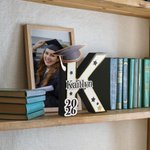 Personalisierte Graduation Cap 3D gedruckt Brief Name Zeichen mit Jahr Party Schreibtisch Dekor Graduierung Anerkennung Geschenk für Absolventen Klassenkameraden