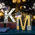 Personalisierte Graduation Cap 3D gedruckt Brief Name Zeichen mit Jahr Party Schreibtisch Dekor Graduierung Anerkennung Geschenk für Absolventen Klassenkameraden