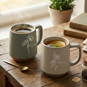Tazza da 355 ml personalizzata in gres con nome e fiore di nascita, stile vintage - Regalo di compleanno per mamma e nonna