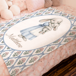 Personalisierte Bunny Floral Stripes Throw Decke mit Namen Home Decor Nursery Bettwäsche Ostern Geburtstag Geschenk für Kinder Neugeborene