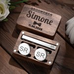 Set di fermacravatta e gemelli personalizzati con incisione di nome e iniziali, custodia in legno - Regalo di matrimonio e compleanno per uomo