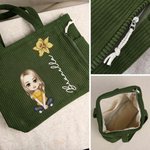 Borsa tote personalizzata con personaggio animato, fiore di nascita e nome, in velluto a coste, grande e capiente - Regalo di compleanno per donne