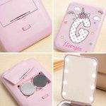 Personalisierte Fantasy Einhorn Initial Portable LED Double-Sided Compact Makeup Spiegel mit Namen Geburtstag Brautjungfer Geschenk für Frauen Mädchen