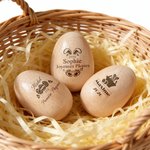 Œuf à secouer en bois personnalisé avec texte nom et année gravés - Design de lapin mignon - Cadeau de Pâque pour les enfants