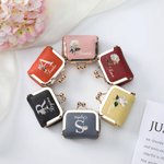 Personalisiertes Echtleder-Schmucketui im irisierenden Design | mit Geburtsblume Initiale und Namen | Schmuckbox | Geburtstag Geschenk für Damen