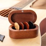 Custodia magnetica in legno porta plettri personalizzata con nome o monogramma inciso - Regalo di compleanno per musicisti o chitarristi