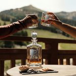 Personalized Vintage American Flag Whiskey Decanter with 1-6 Names Father's Day Birthday Gift for Liquor Lovers Men