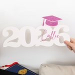 Personalisierte Glitter Grad Cap Holzschild mit Jahr und Name Foto Requisite Klasse von 2026 Graduierung Geschenk für Absolventen