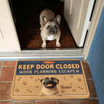 Zerbino antiscivolo personalizzato Keep Door Closed 3D Cartoon Pet con 1-3 nomi Regalo di compleanno per padroni di cani e gatti