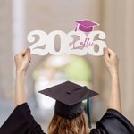 Personalisierte Glitter Grad Cap Holzschild mit Jahr und Name Foto Requisite Klasse von 2026 Graduierung Geschenk für Absolventen
