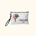 Personalisierte Geburt Blume Graduation Cap Makeup Tasche mit Namen Jahr und Armband Graduation Keepsake Geschenk für Absolventen