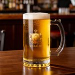 Personalisierte Krone Abzeichen Muster Initial Bierglas mit Griff und Name Ruhestand Geburtstag Jahrestag Geschenk für Papa Opa Freund