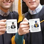 Personalizado Dulce Final Nuevo Comienzo Graduado Personaje Taza de café de cerámica con nombre y año Cumpleaños Regalo de graduación para la clase de 2026 Graduados
