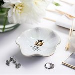 Henkilökohtainen Initial Valmistuminen Cap Scroll Elementit Keraamiset korut astia nimi ja vuosi Syntymäpäivä Valmistuminen lahja valmistuneille