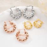 Personligt Twisted Band Name Design Hoop Earrings Dainty Smycken Födelsedag Julklapp för kvinnor