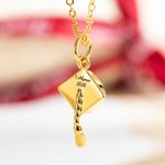 Collar colgante de birrete de graduación personalizado con nombre grabado Regalo de graduación para graduados de la promoción 2026