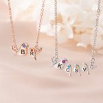 Personalisierte 2-4 Winzige Mutter und Baby Kolibri Initial Birthstone Halskette Muttertag Geburtstag Geschenk für Mama Oma