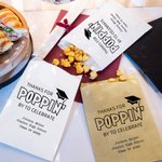 Gracias personalizadas para Poppin bolsas de galletas de palomitas de grado alimenticio con nombre Juego de 20 regalos de fiesta de graduación para la clase de 2026 Graduados Seniors