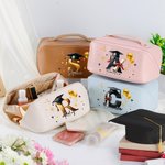 Personalisierte wasserdichte Bachelor-Hut Initial Make-up-Tasche mit Namen Reisezubehör Graduierung Klasse von 2026 Geschenk für Absolventen