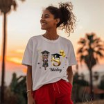 Personalisierte Cartoon Absolvent Bachelor Hut Initial Crewneck T-Shirt Sweatshirt mit Namen und Jahr Graduierung Keepsake Geschenk für Frauen Männer