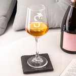 Gepersonaliseerde Graduation Cap Initial Goblet wijnglas leisteen onderzetter set met gegraveerde naam en tekst afstuderen Gift voor afgestudeerden wijnliefhebbers