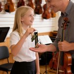 Porte-clés personnalisé brodé violon violoncelle note de musique dorée avec nom Studio de musique Festival Cadeau d'anniversaire pour mélomane musicien