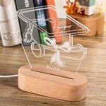 Personalisierte Graduation Cap Einstellbare LED-Nachtlicht mit verschiedenen Farben wechselnden und hölzernen Basis Graduation Souvenir Zimmer Dekoration Geschenk für Absolventen