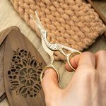 Personlig gravert vintage sydesign dråpeformet magnetisk saksesak i tre med navn Morsdag Bursdagsgave til syelskere