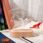 Personalisierte Graduation Cap Einstellbare LED-Nachtlicht mit verschiedenen Farben wechselnden und hölzernen Basis Graduation Souvenir Zimmer Dekoration Geschenk für Absolventen
