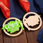 Gepersonaliseerd medaille Ornament voor de klas van 2026 met gegraveerde tekst Afstudeergeschenk voor afgestudeerden