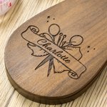 Personlig gravert vintage sydesign dråpeformet magnetisk saksesak i tre med navn Morsdag Bursdagsgave til syelskere