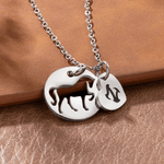 Personalisierte hohle Pferd Halskette mit anfänglichen Herz Charme Exquisite Schmuck Spiel Tag Jahrestag Geschenk für Pferdeliebhaber Reiter