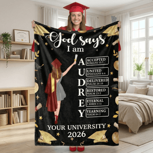 Personalisierte Cartoon Graduate Charakter Gott sagt, ich bin Bibel Name weiche Decke mit Jahr und Schule Graduierung Geschenk für 2026 Absolventen