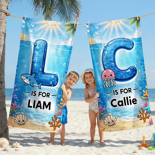 Personalisiertes Strandtuch mit Wassereffekt-Initiale | Meerestiermotiv | in Übergröße erhältlich | Sommerausflug Geburtstag Geschenk für Kinder