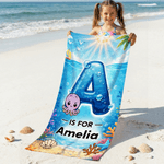 Personalisiertes Strandtuch mit Wassereffekt-Initiale | Meerestiermotiv | in Übergröße erhältlich | Sommerausflug Geburtstag Geschenk für Kinder