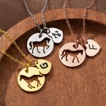 Personalisierte hohle Pferd Halskette mit anfänglichen Herz Charme Exquisite Schmuck Spiel Tag Jahrestag Geschenk für Pferdeliebhaber Reiter