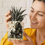 Personalised Cute Floral Butterfly Bear Mom Kid Ceramic Flower Pot with 1-5 Names and Bamboo Tray Mother's Day Birthday Gift for Mom