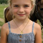 Personalisierte hohle Pferd Halskette mit anfänglichen Herz Charme Exquisite Schmuck Spiel Tag Jahrestag Geschenk für Pferdeliebhaber Reiter