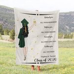 Henkilökohtainen sarjakuva Valmistuminen merkki motivoiva viesti nimi pehmeä heittää peitto vuosi ja nimi Valmistuminen lahja valmistuneille