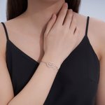 Bracelet personnalisé Mobius Infinity en forme de coeur de chat avec nom Bijoux élégants à porter au quotidien Cadeau d'anniversaire pour les amoureux des chats