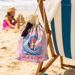 Personalizzato Cartoon Mermaid Initial Drawstring Bag con nome Travel Essentials Beach Party Birthday Gift for Girls Ocean Theme Lovers (Regalo di compleanno per ragazze)